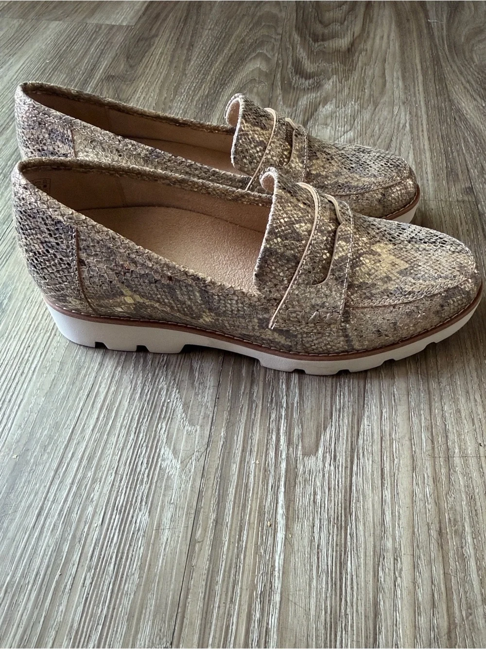 Vionic Metallic Cheryl II Slip on Size: 8